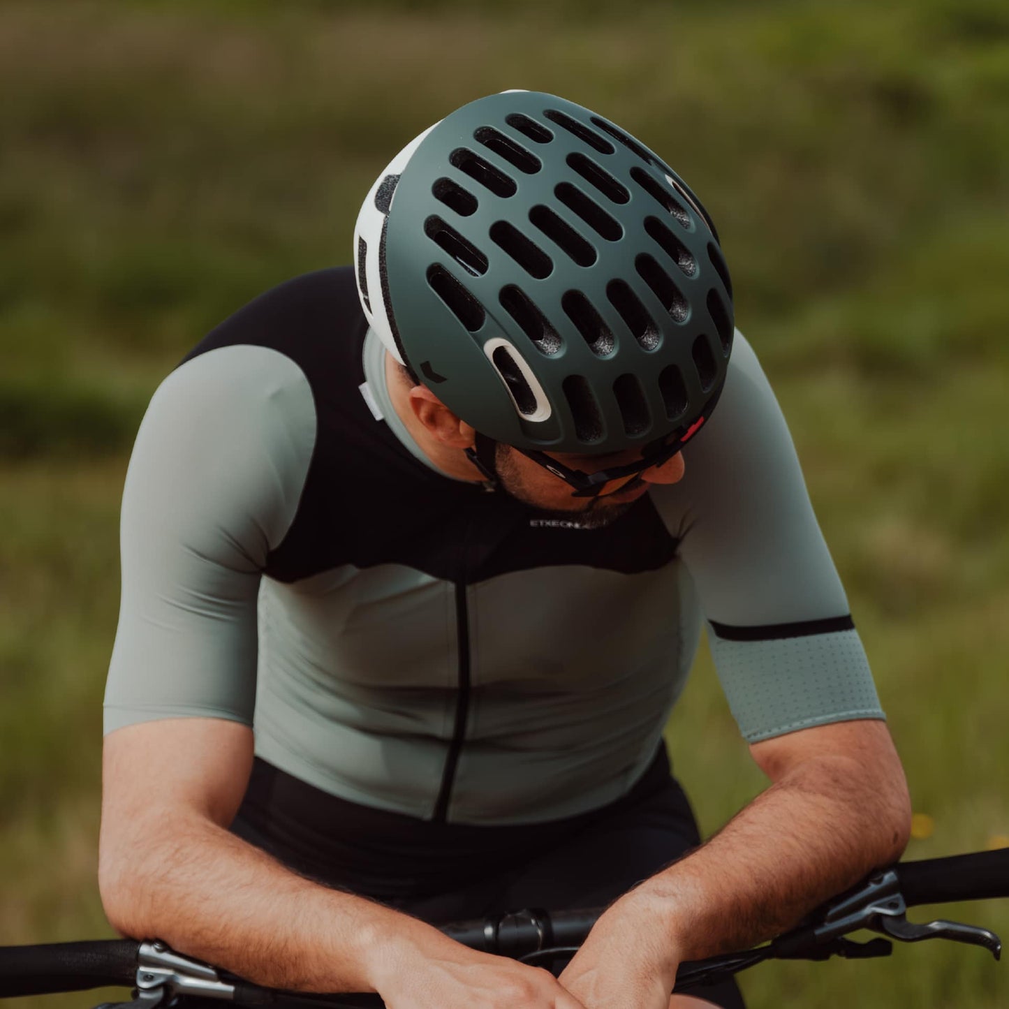 Catlike Whisper II Cycling Helmet | Deep Forset Green/White